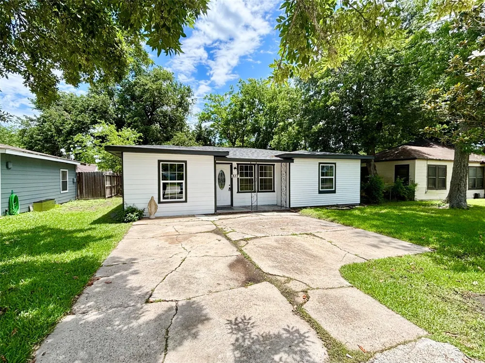 317 San Jacinto Street La Porte, TX 77571
