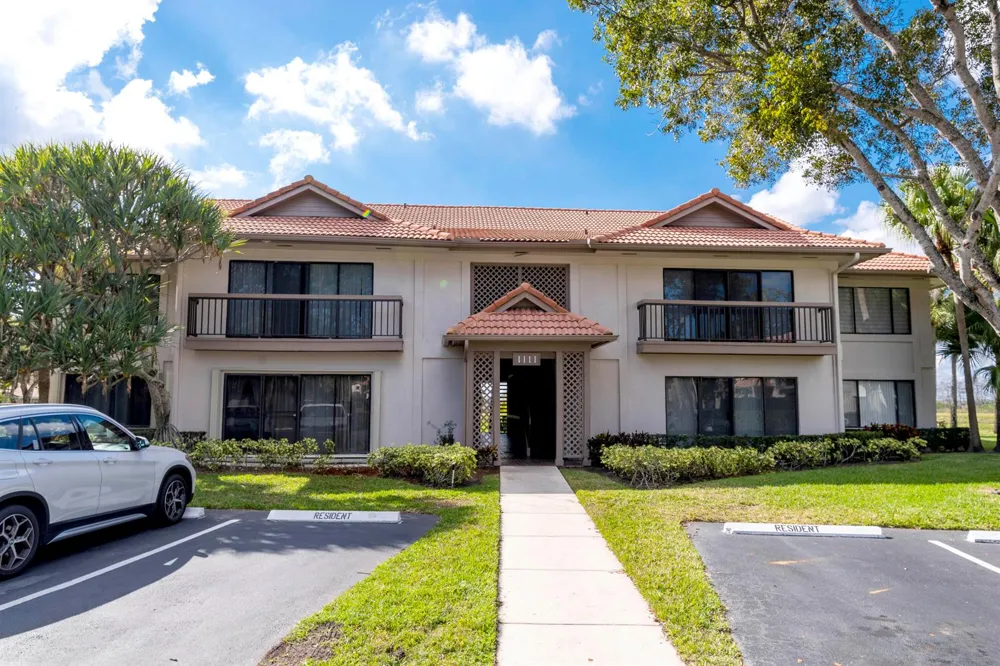 1111 Duncan Circle #203 Palm Beach Gardens, FL 33418