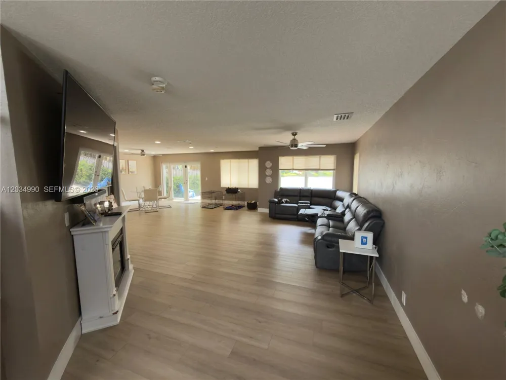 8404 SW 42nd Ct Davie, FL 33328
