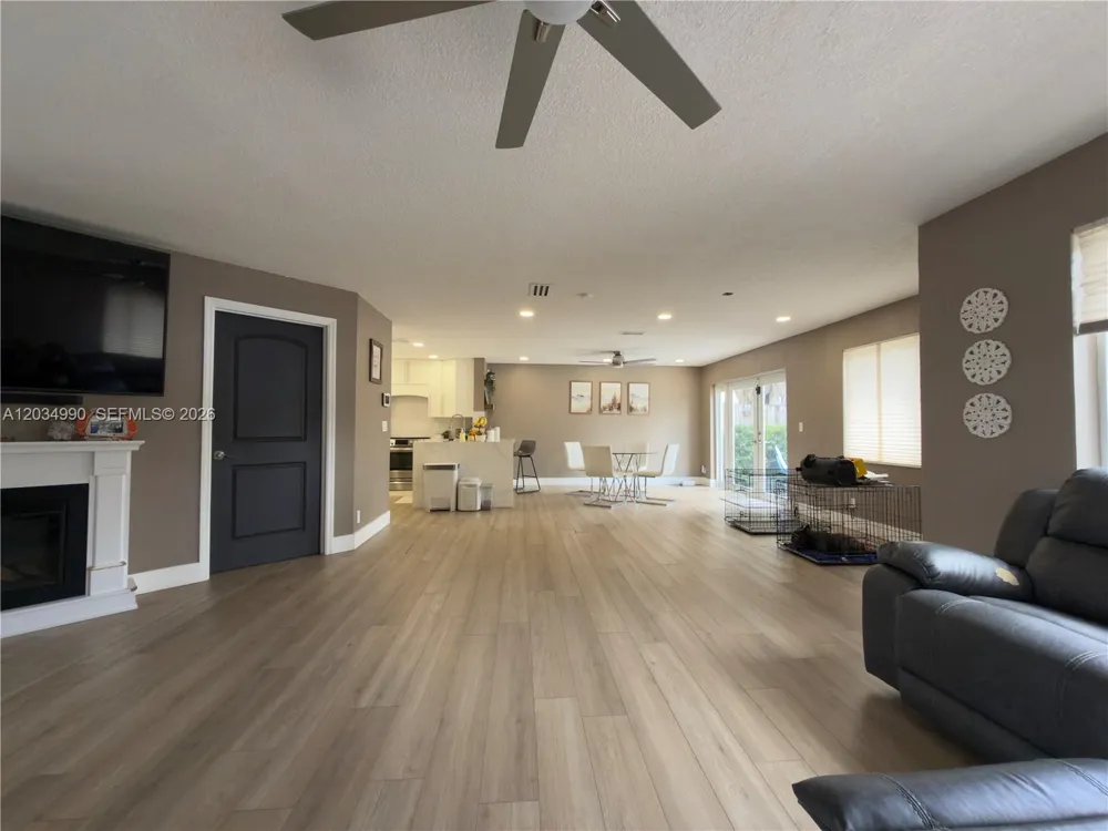 8404 SW 42nd Ct Davie, FL 33328