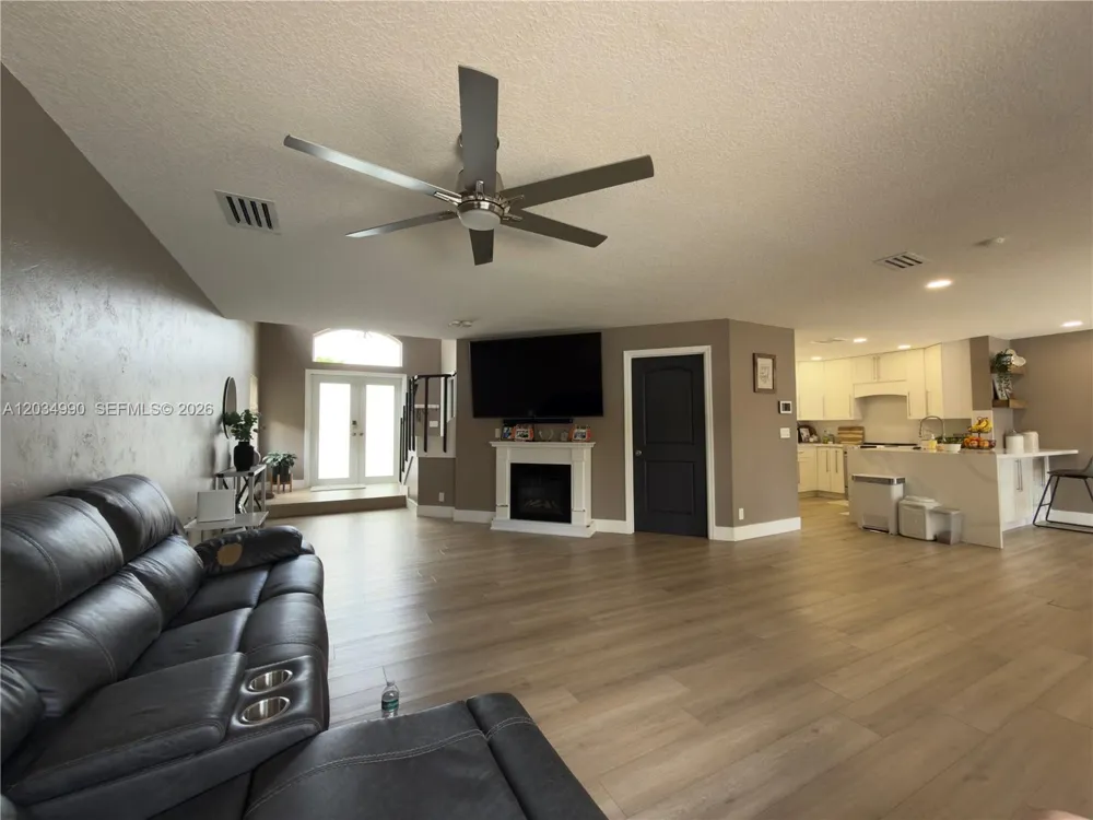8404 SW 42nd Ct Davie, FL 33328