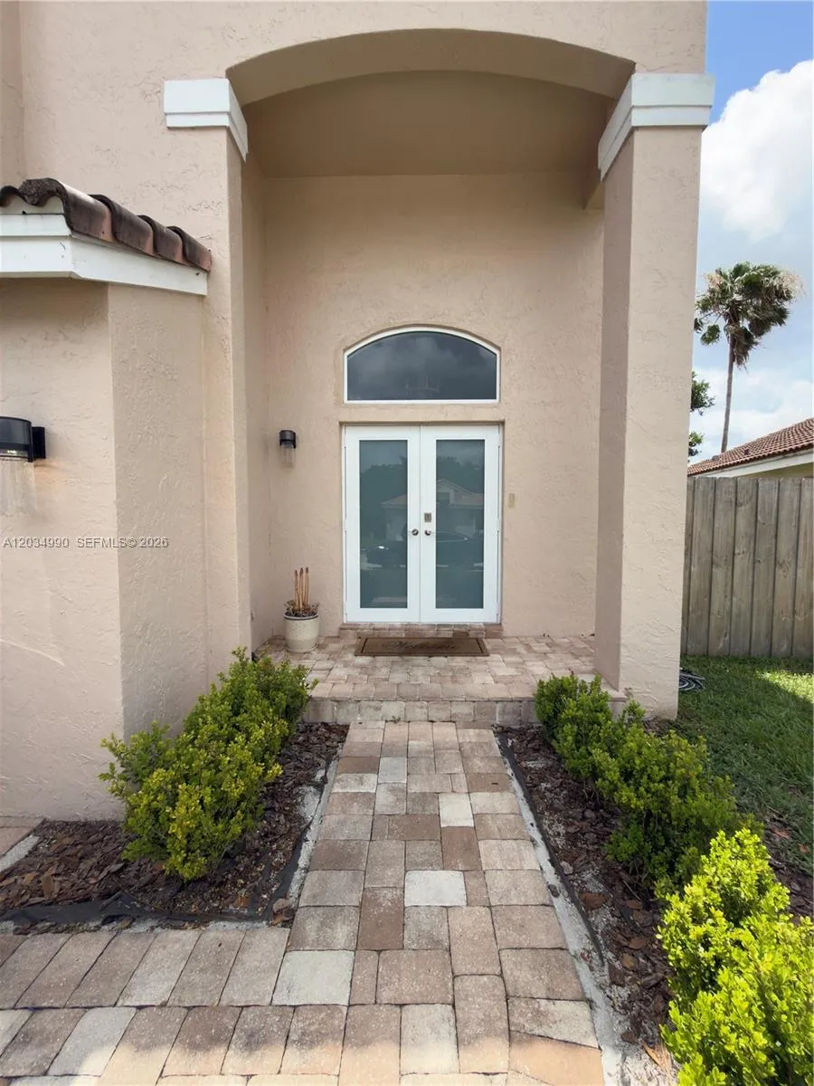 8404 SW 42nd Ct Davie, FL 33328