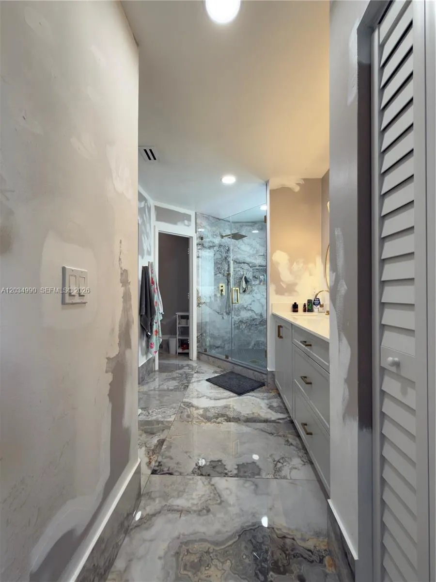8404 SW 42nd Ct Davie, FL 33328