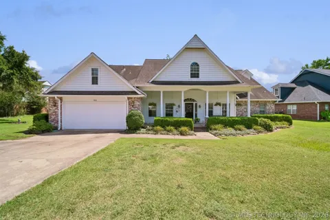 1406 NE Oakridge Drive