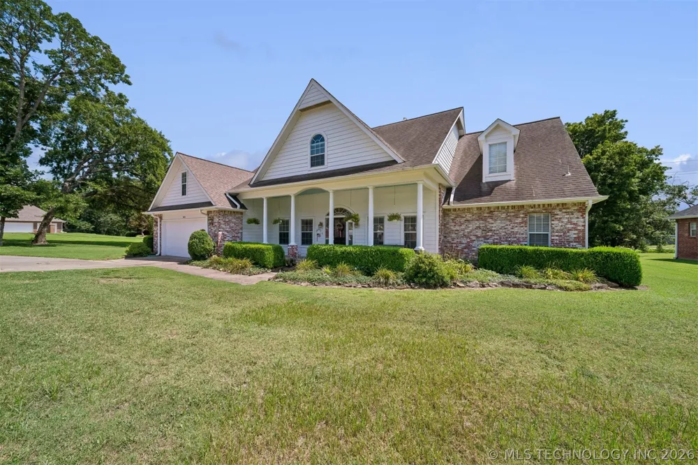 1406 NE Oakridge Drive Claremore, OK 74017