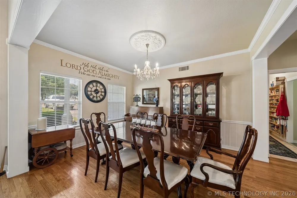 1406 NE Oakridge Drive Claremore, OK 74017