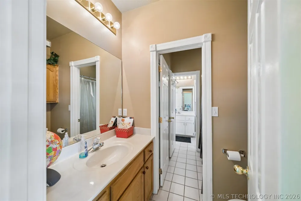 1406 NE Oakridge Drive Claremore, OK 74017