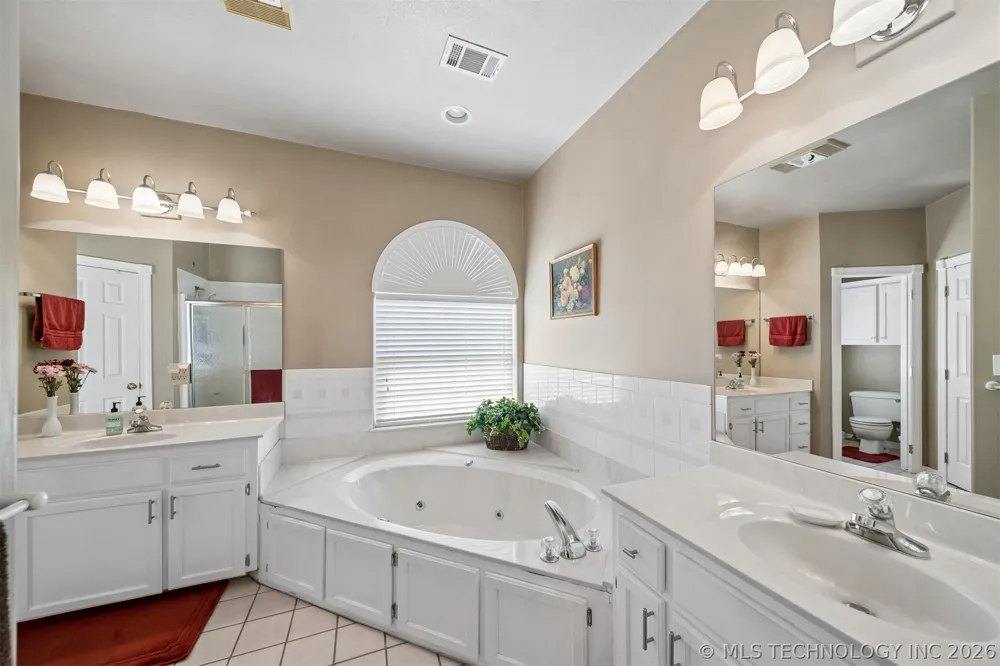 1406 NE Oakridge Drive Claremore, OK 74017
