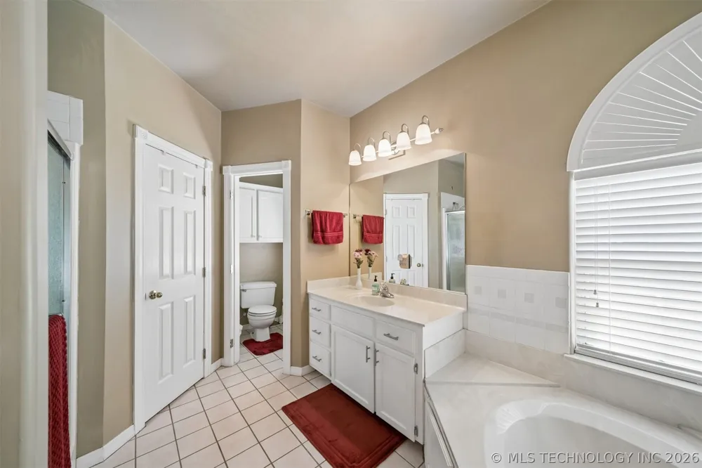 1406 NE Oakridge Drive Claremore, OK 74017