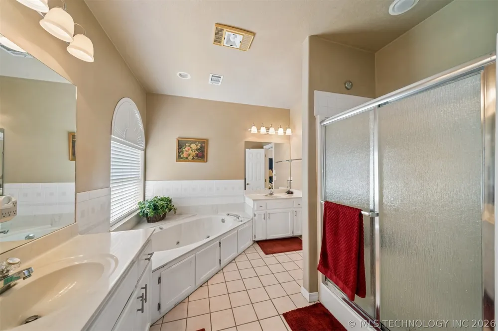 1406 NE Oakridge Drive Claremore, OK 74017