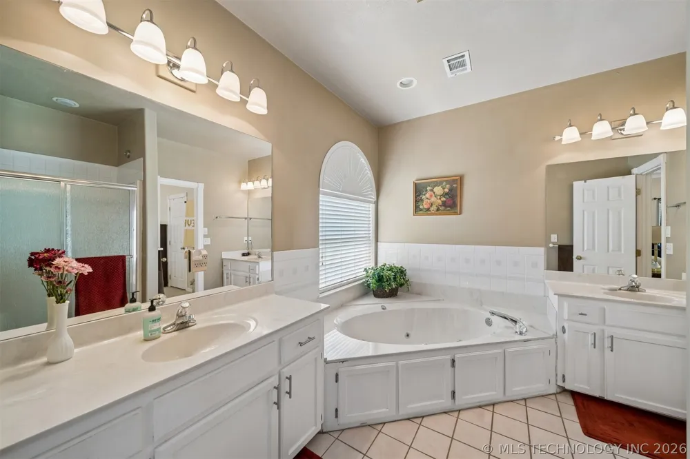 1406 NE Oakridge Drive Claremore, OK 74017
