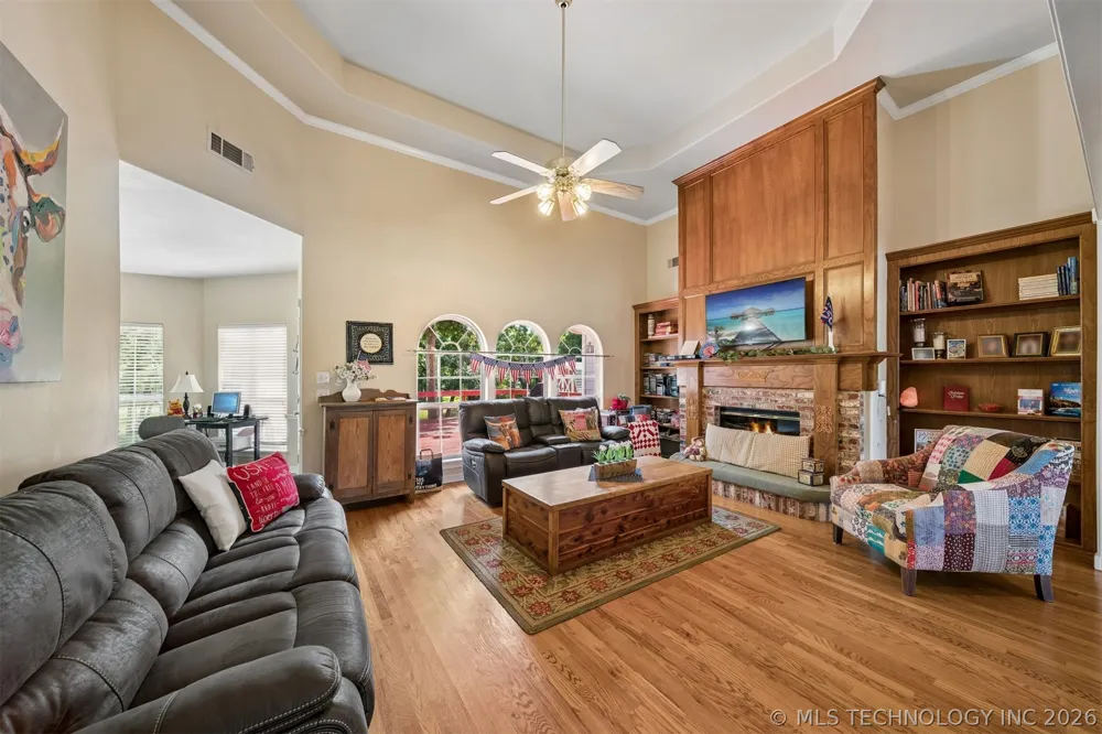 1406 NE Oakridge Drive Claremore, OK 74017