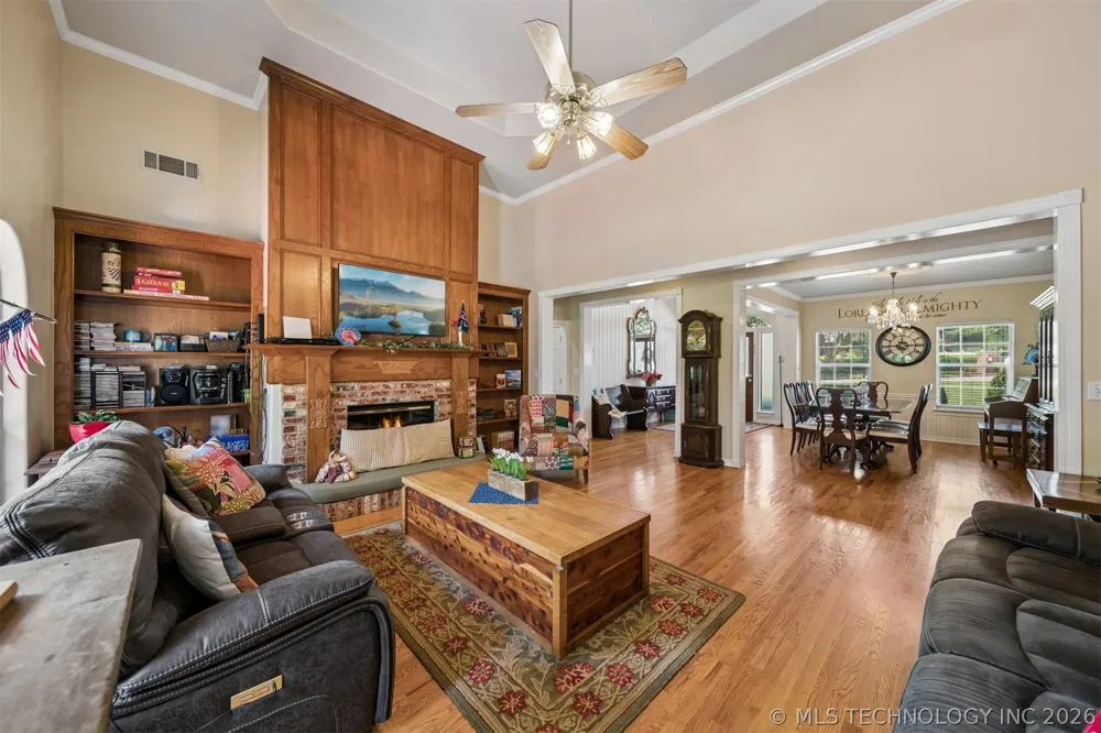 1406 NE Oakridge Drive Claremore, OK 74017