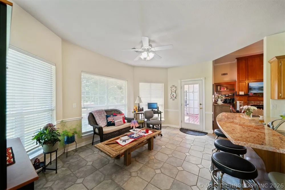 1406 NE Oakridge Drive Claremore, OK 74017