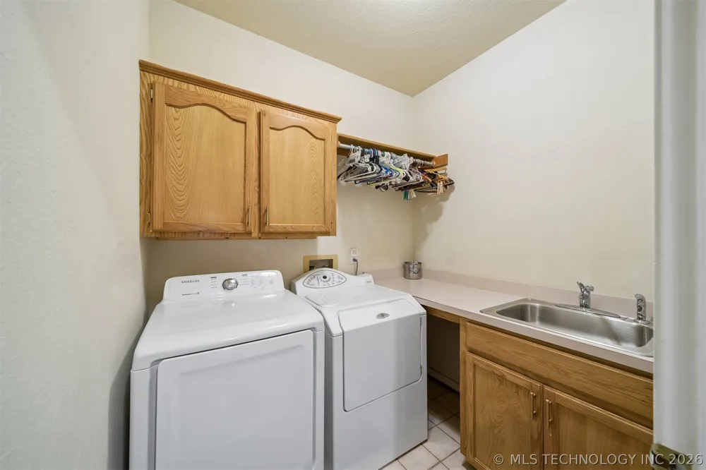 1406 NE Oakridge Drive Claremore, OK 74017