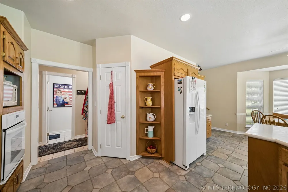 1406 NE Oakridge Drive Claremore, OK 74017