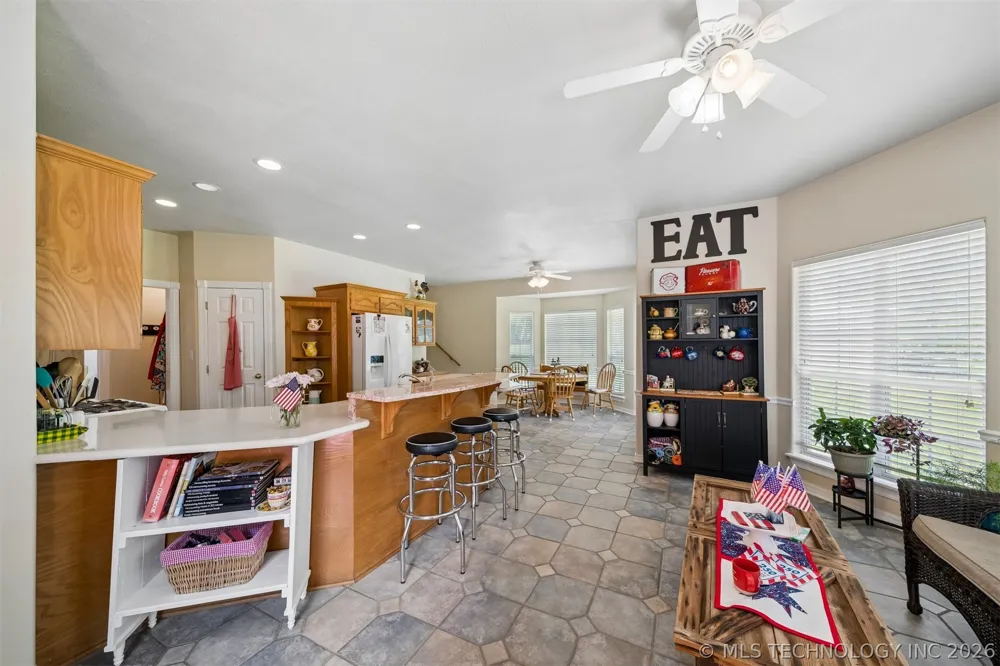1406 NE Oakridge Drive Claremore, OK 74017