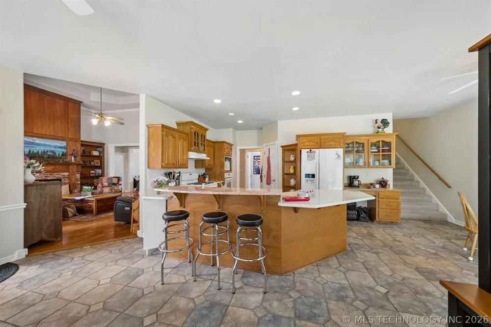 1406 NE Oakridge Drive Claremore, OK 74017