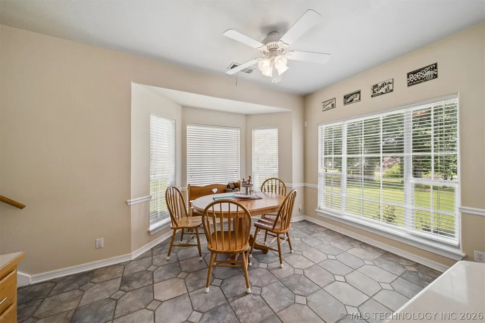 1406 NE Oakridge Drive Claremore, OK 74017