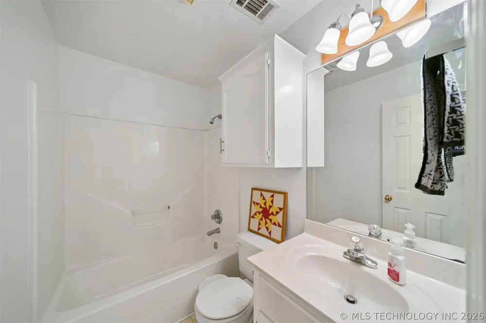 1406 NE Oakridge Drive Claremore, OK 74017