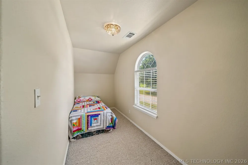 1406 NE Oakridge Drive Claremore, OK 74017
