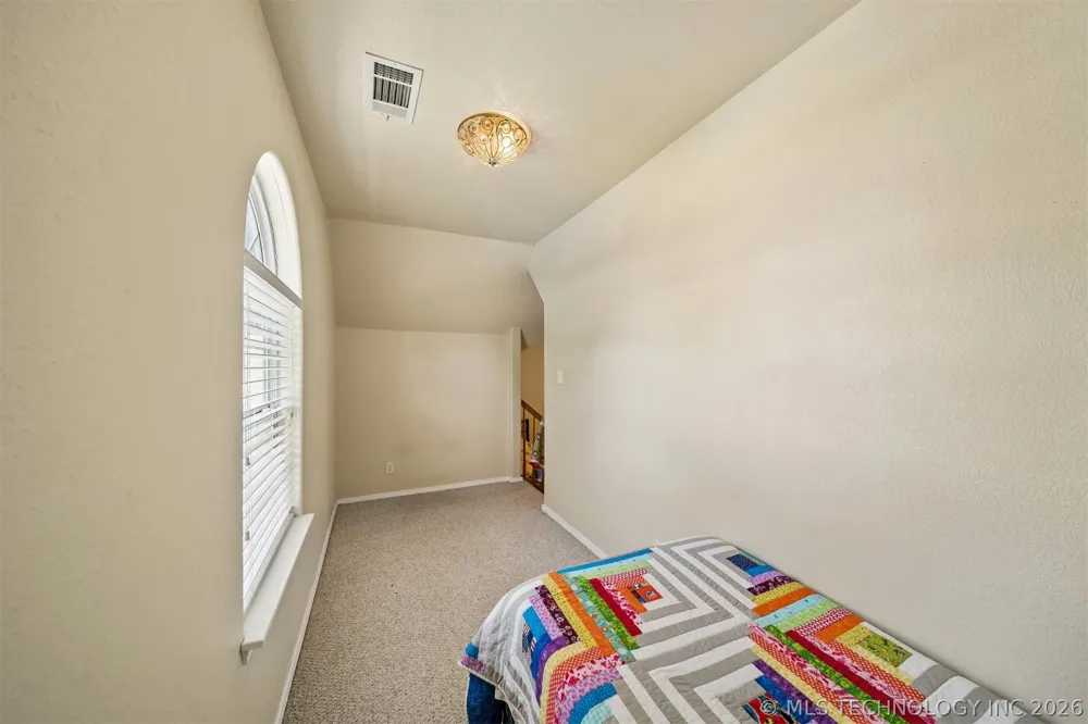 1406 NE Oakridge Drive Claremore, OK 74017