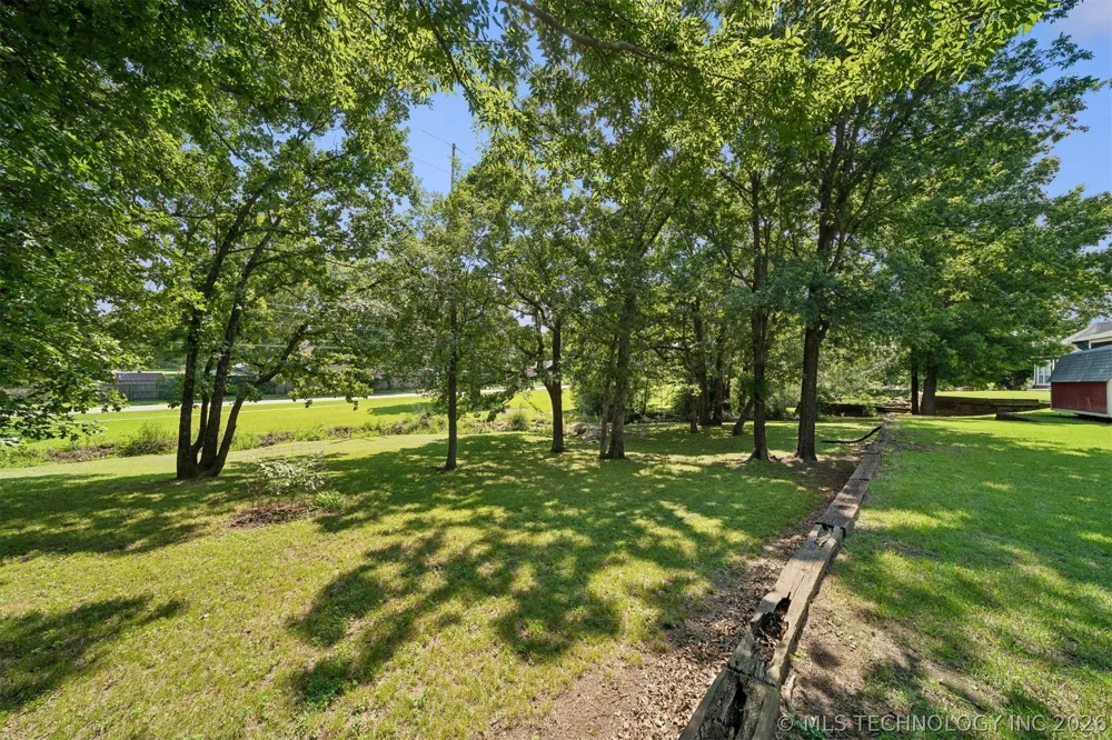 1406 NE Oakridge Drive Claremore, OK 74017