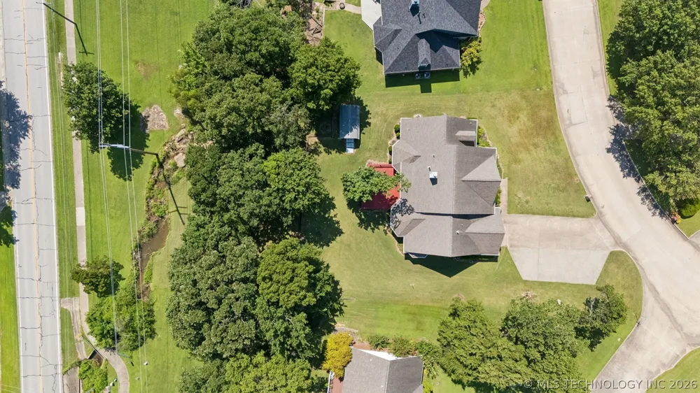 1406 NE Oakridge Drive Claremore, OK 74017