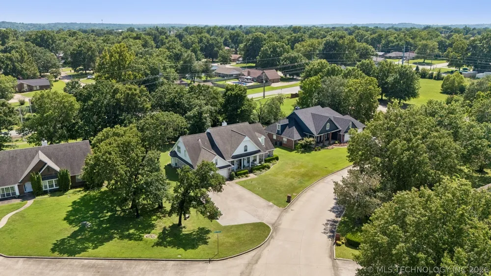 1406 NE Oakridge Drive Claremore, OK 74017