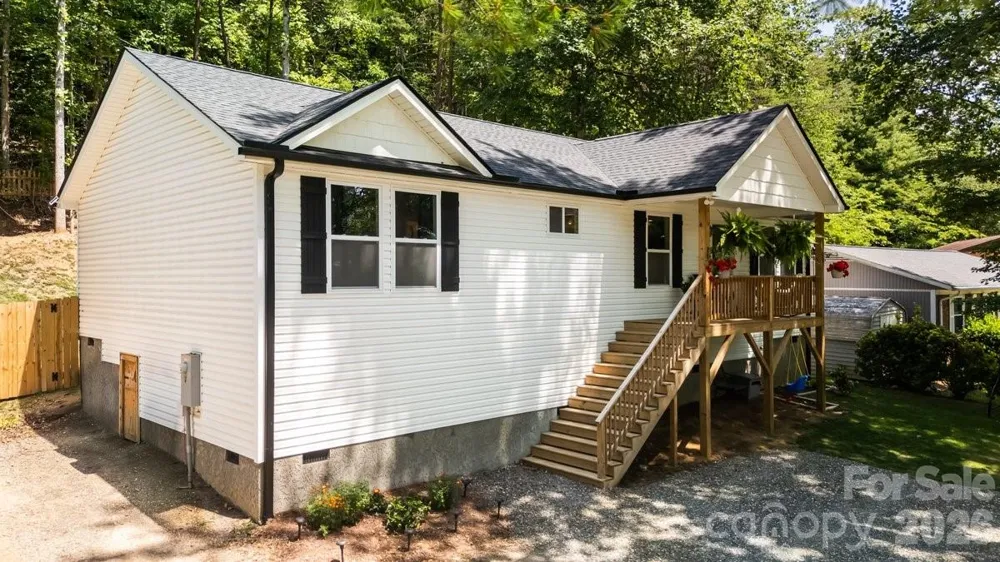 98 Dryid Hill Road Swannanoa, NC 28778