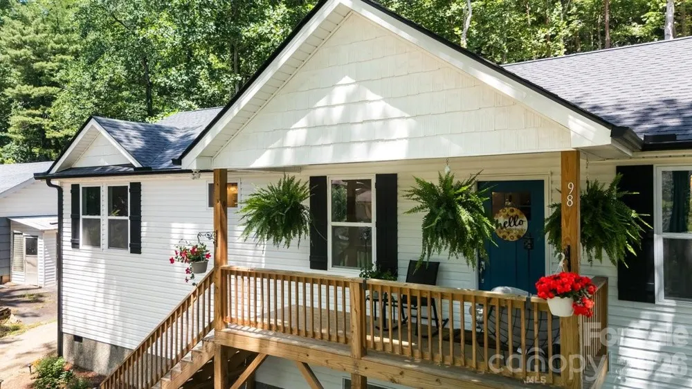98 Dryid Hill Road Swannanoa, NC 28778