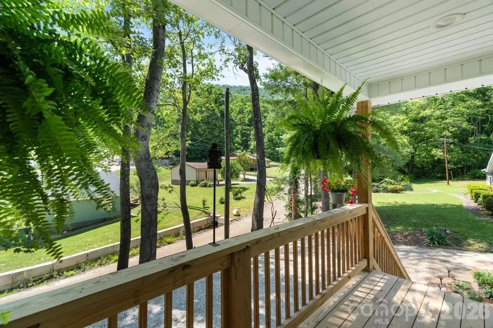 98 Dryid Hill Road Swannanoa, NC 28778