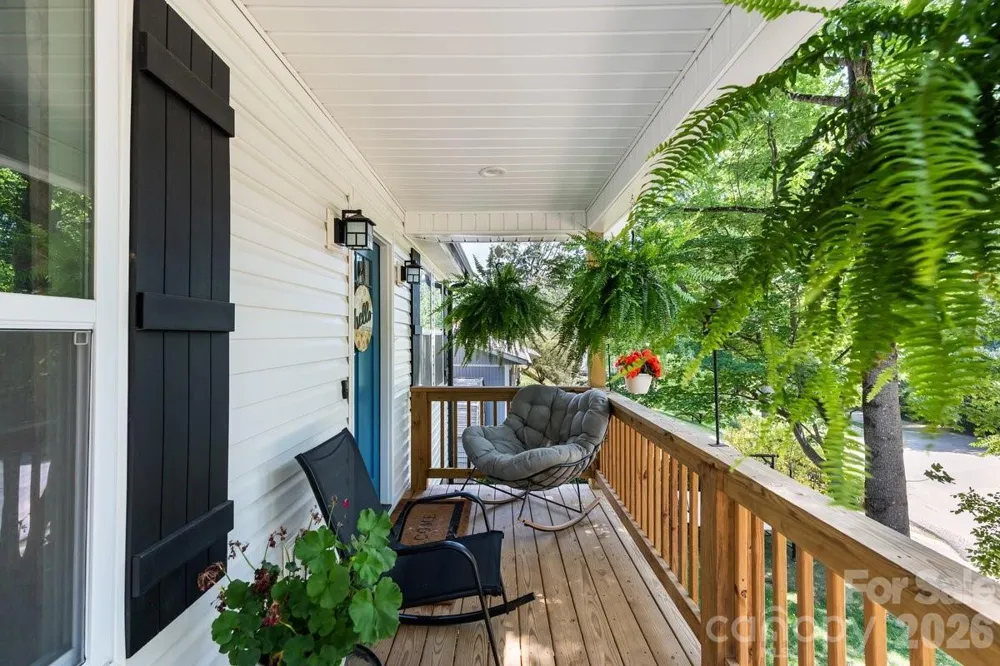 98 Dryid Hill Road Swannanoa, NC 28778