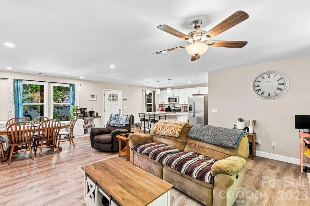 98 Dryid Hill Road Swannanoa, NC 28778