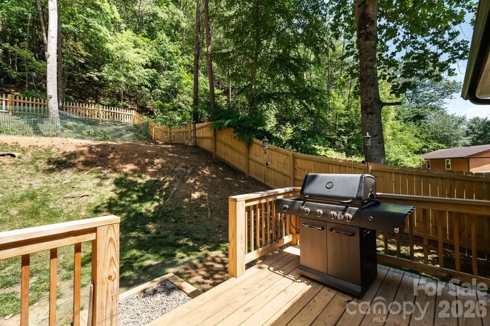 98 Dryid Hill Road Swannanoa, NC 28778