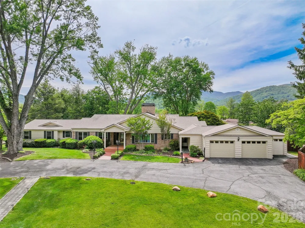 142 Country Club Drive Waynesville, NC 28786