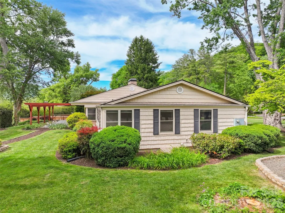 142 Country Club Drive Waynesville, NC 28786