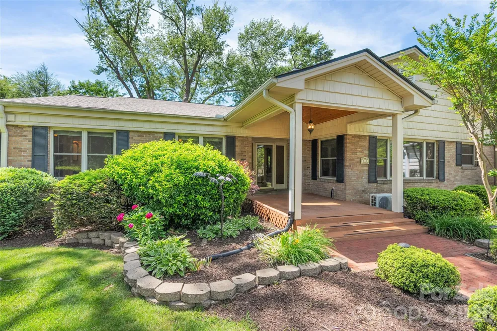 142 Country Club Drive Waynesville, NC 28786