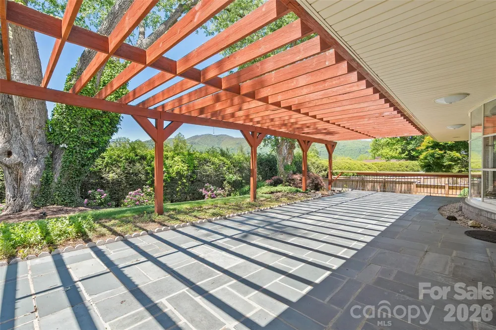 142 Country Club Drive Waynesville, NC 28786