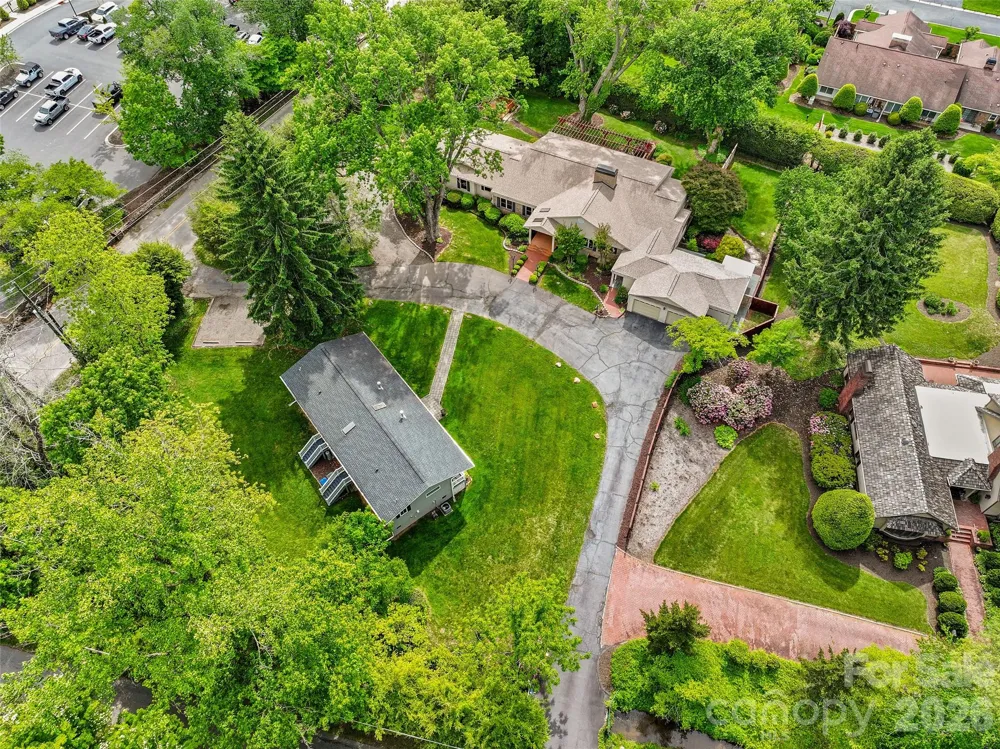 142 Country Club Drive Waynesville, NC 28786