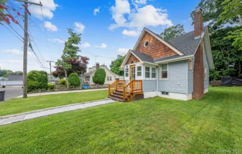 8 Rosewood Avenue