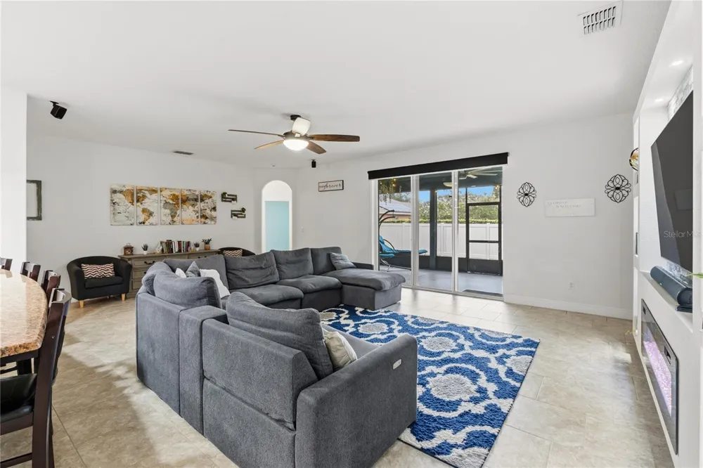 433 AMETHYST AVENUE Auburndale, FL 33823