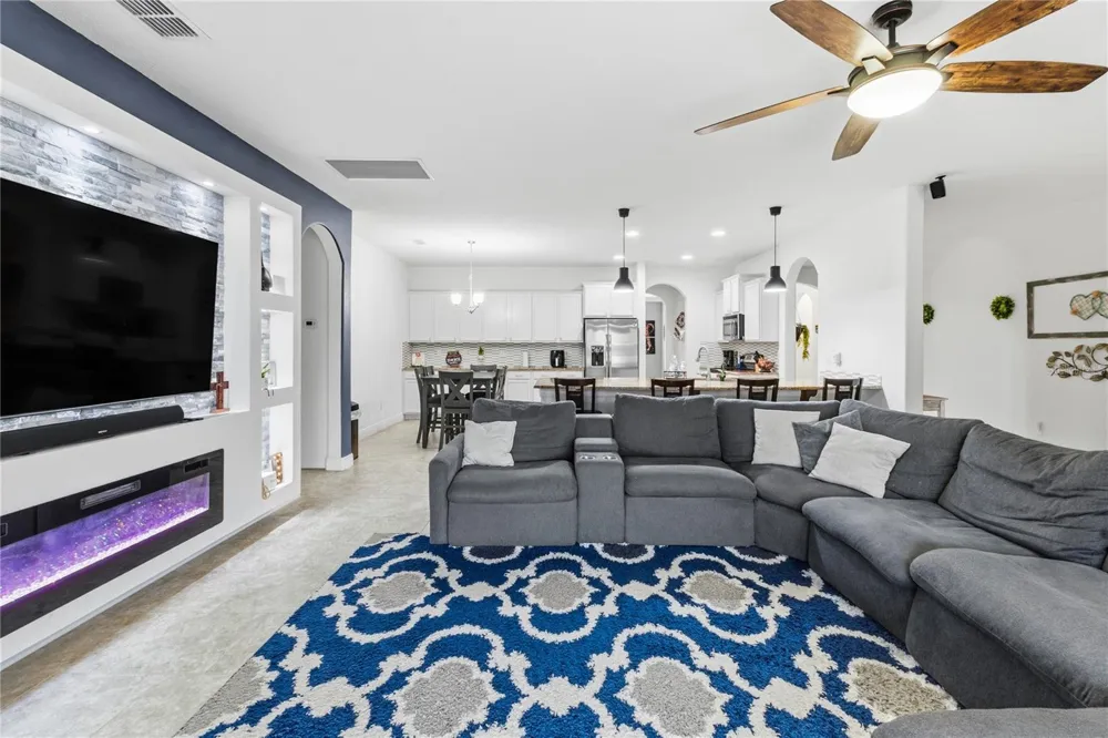 433 AMETHYST AVENUE Auburndale, FL 33823