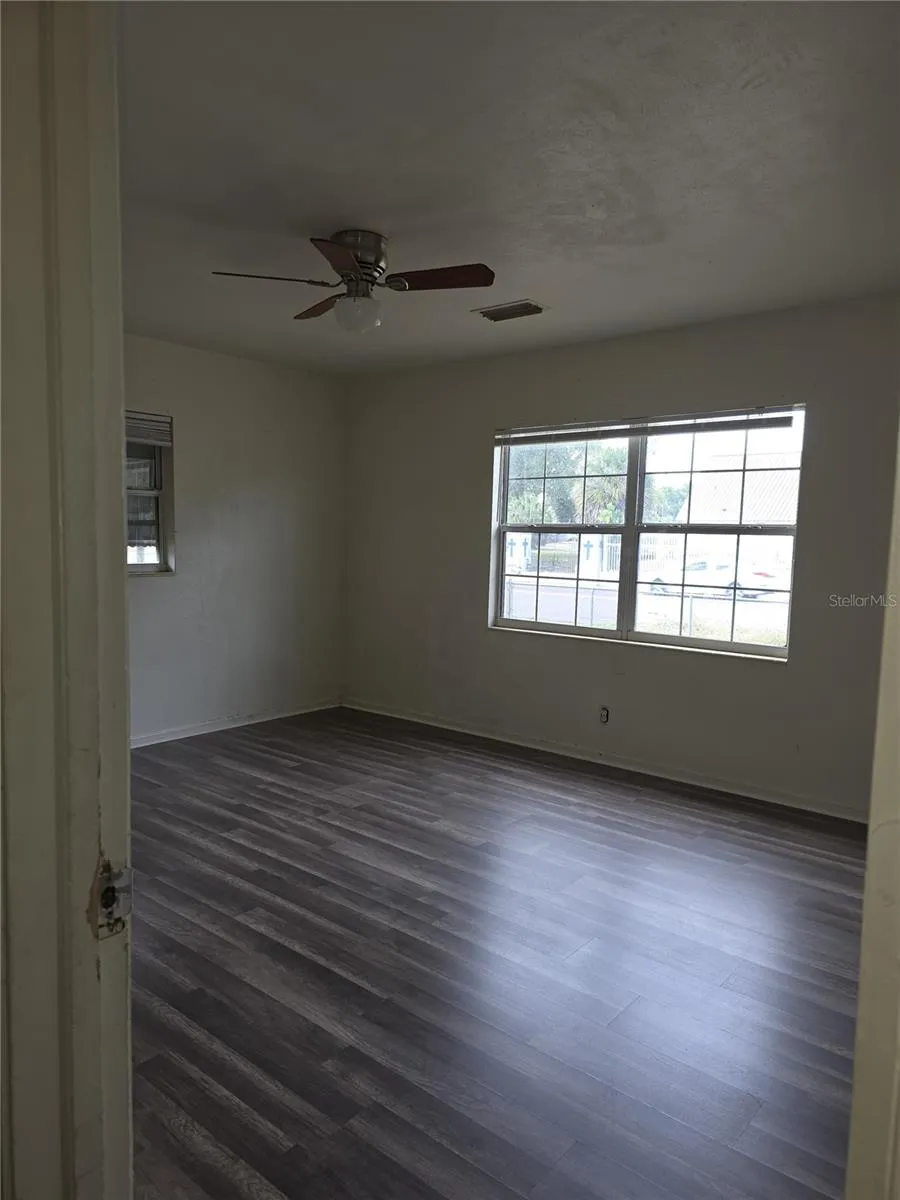 1800 22ND AVENUE S St Petersburg, FL 33712