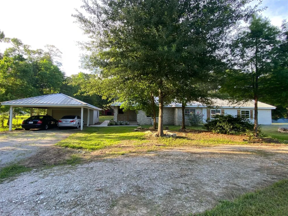 26941 E River Road Splendora, TX 77372