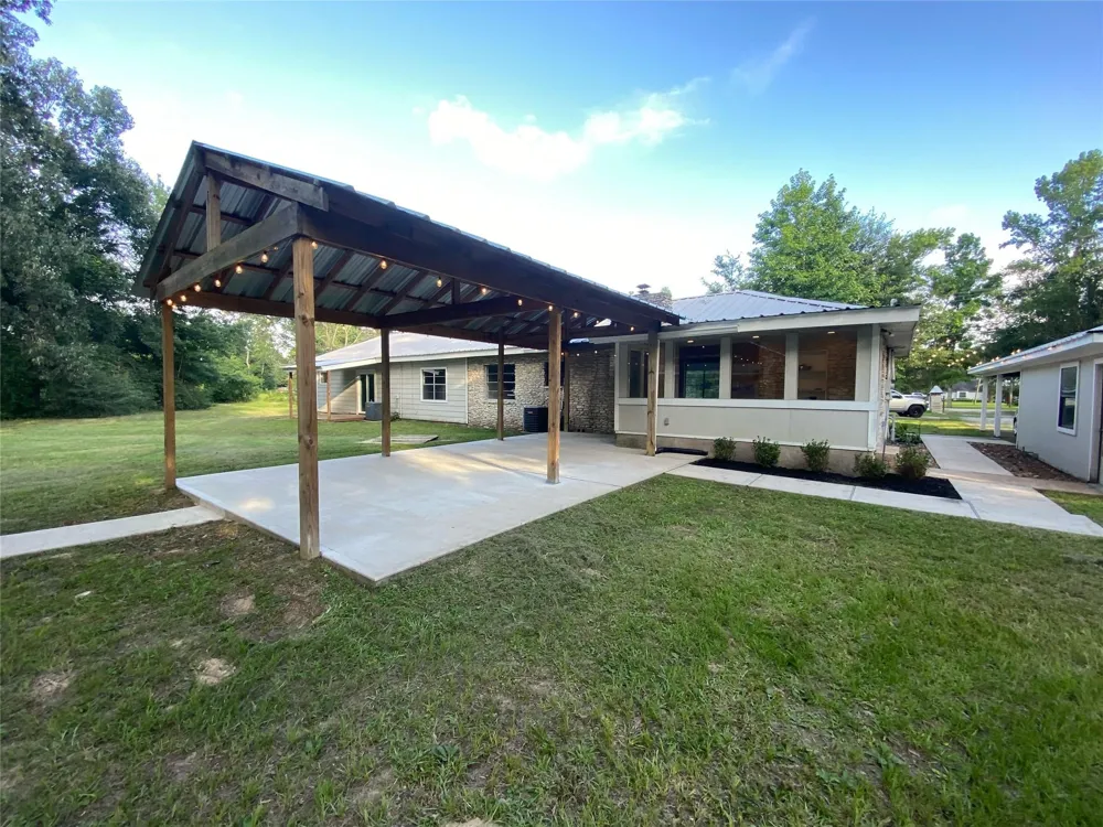 26941 E River Road Splendora, TX 77372