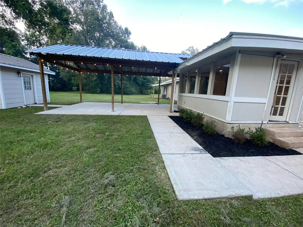 26941 E River Road Splendora, TX 77372