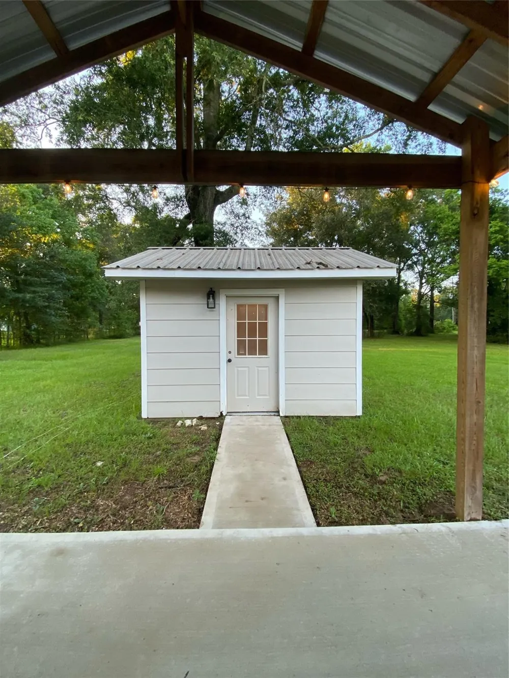 26941 E River Road Splendora, TX 77372