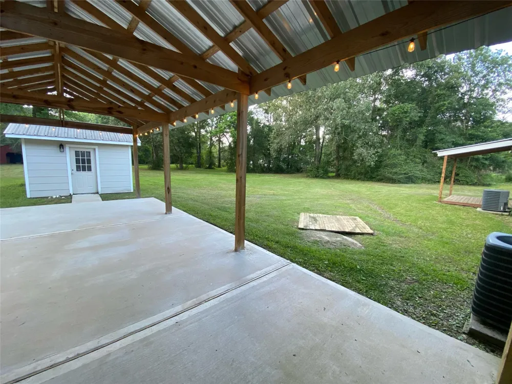 26941 E River Road Splendora, TX 77372