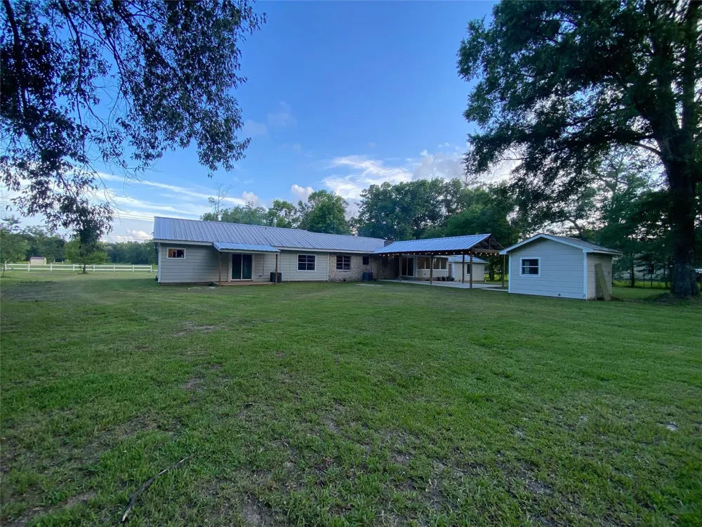26941 E River Road Splendora, TX 77372